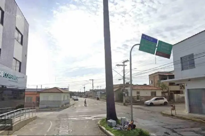 Vídeo: quadrilha explode agências bancárias e aterroriza cidade de MG com tiros de fuzil