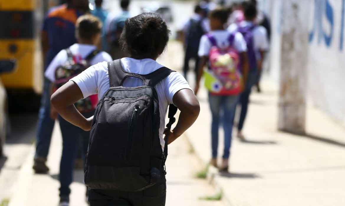 Censo Escolar: Mais de 650 mil crianças saíram da escola em três anos