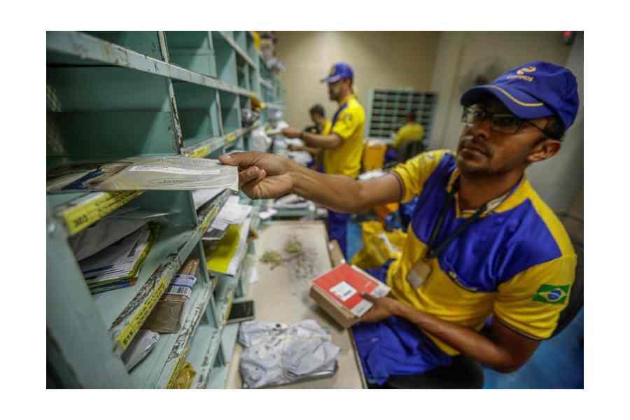 Após prejuízo de 2,59 Bi, Correios anunciam redução de salários e suspensão de férias