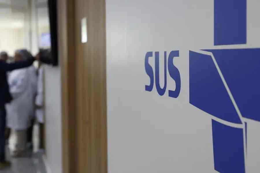 Mais de 1,3 milhão de pessoas aguardam por cirurgia no SUS em todo o país. É uma longa fila composta por idosos, adultos e crianças.