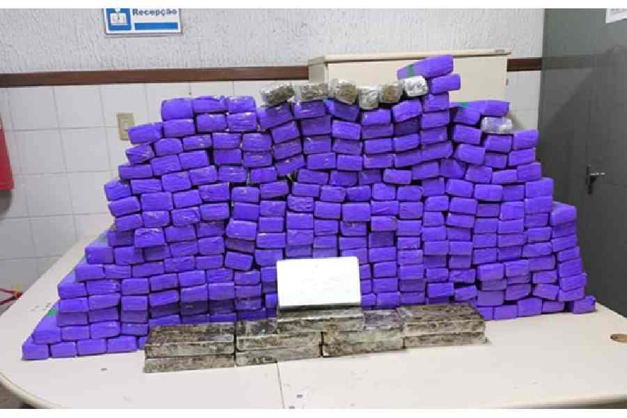 Em Urandi, PRE apreende grande quantidade de drogas em abordagem na BA-026