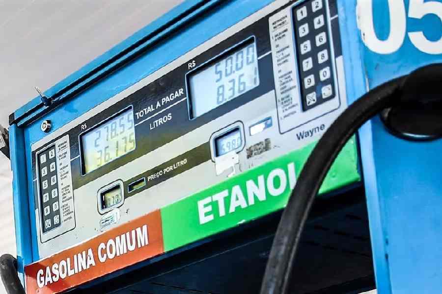 Preço do etanol nas usinas cai pela metade em relação à gasolina importada