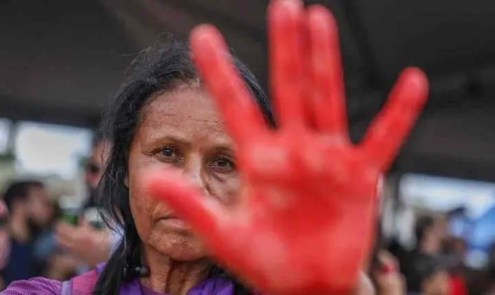 Governo sanciona lei que obriga uso de tornoseleira por agressores de mulheres